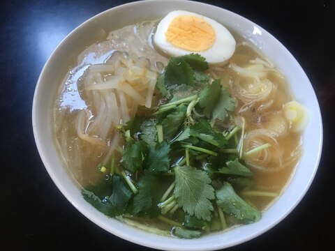 三つ葉ともやしの味噌ラーメン